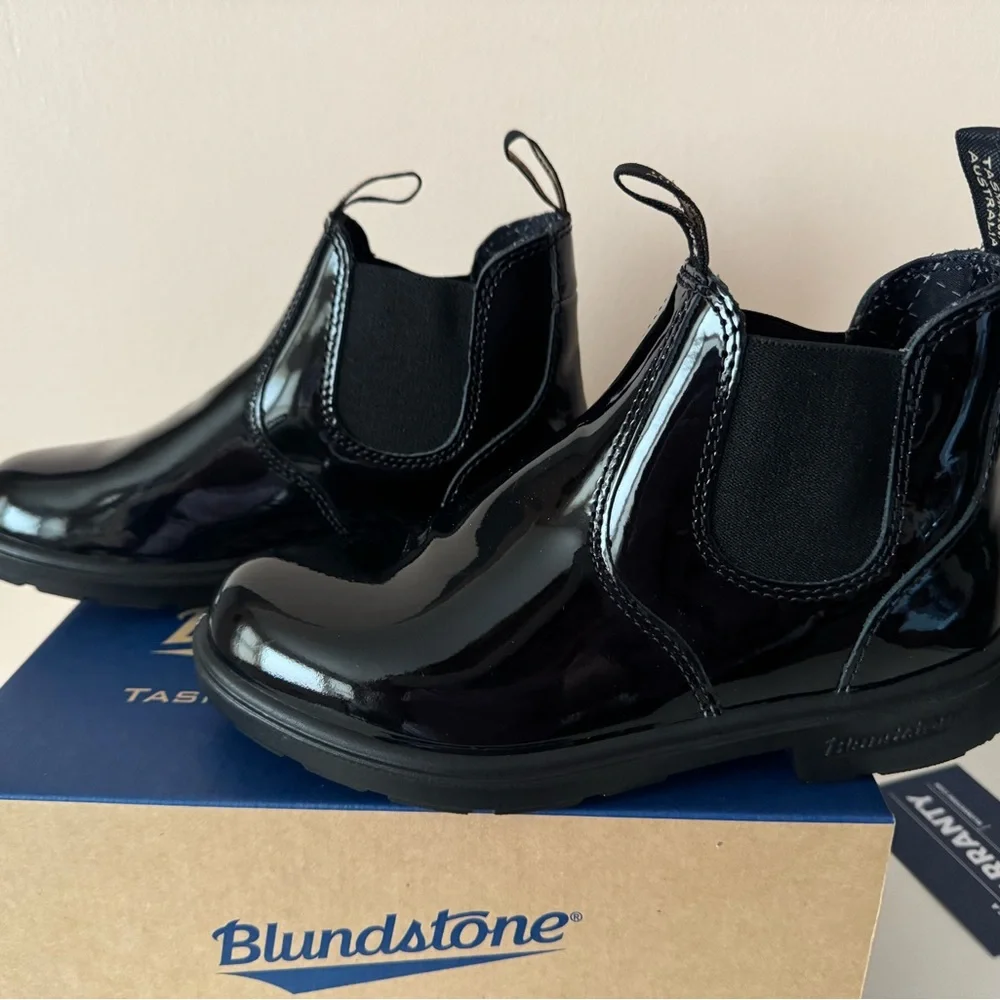 Blundstone Red Low-Heel Chelsea shiny black patent leather boot. 2255. 3, 4